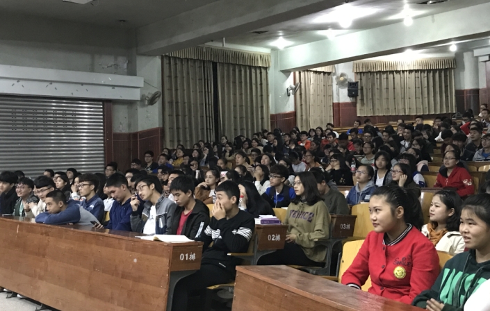 入学教育讲座1.JPG 入学教育讲座1.JPG