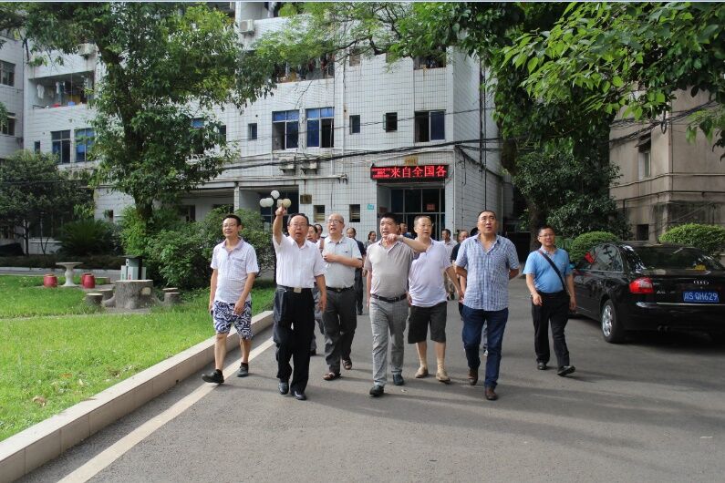 员工3.jpg 员工3.jpg