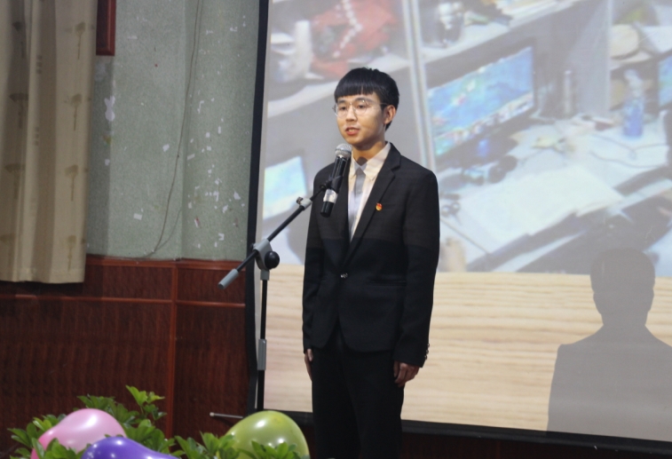 演讲2.JPG 演讲2.JPG